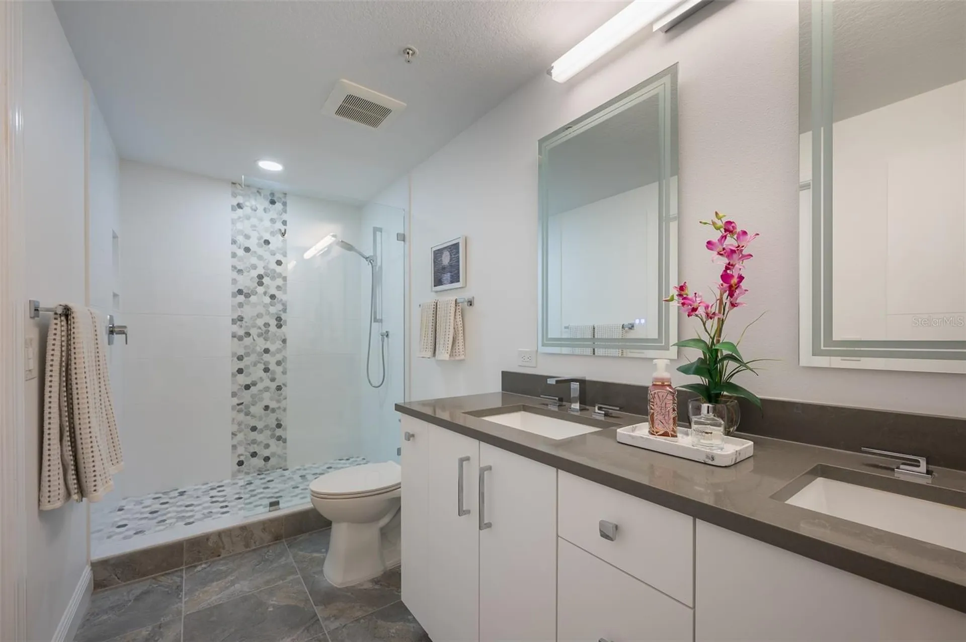800 N Tamiami Trail Sarasota FL 34236