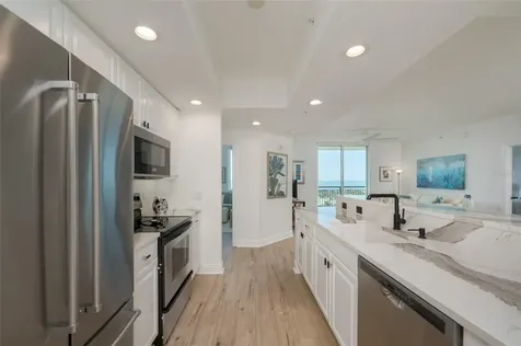 800 N Tamiami Trail Sarasota FL 34236