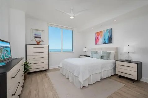 800 N Tamiami Trail Sarasota FL 34236