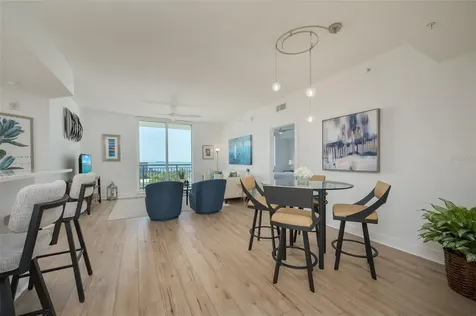 800 N Tamiami Trail Sarasota FL 34236