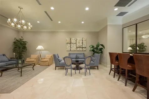 800 N Tamiami Trail Sarasota FL 34236