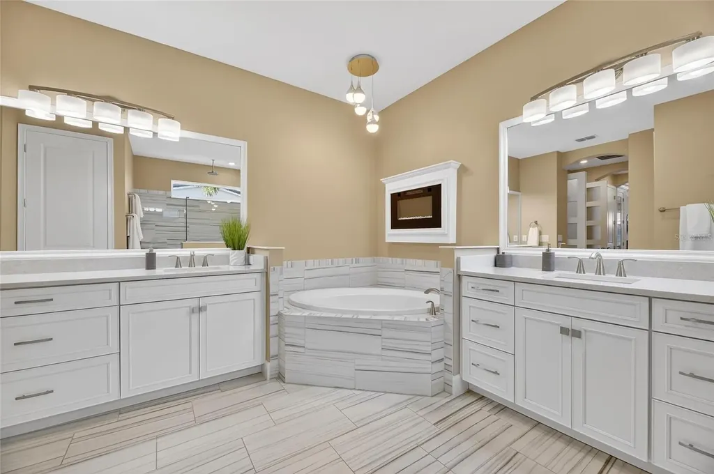 851 Manns Harbor Drive Apollo Beach FL 33572