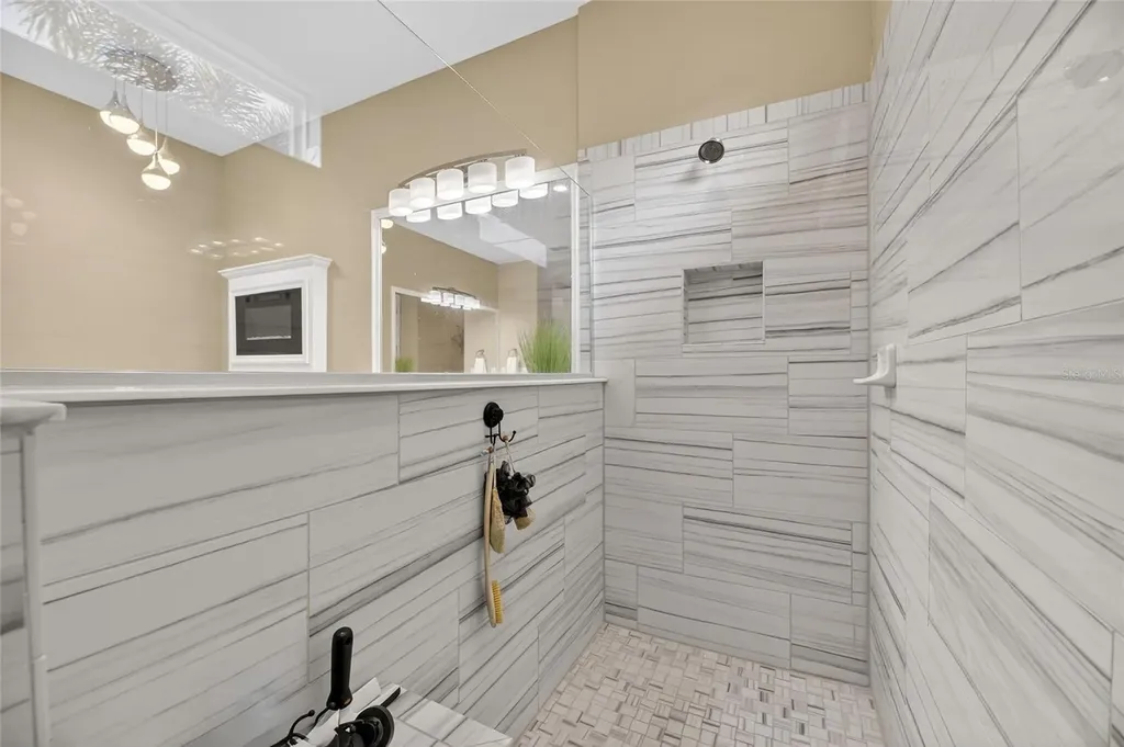 851 Manns Harbor Drive Apollo Beach FL 33572