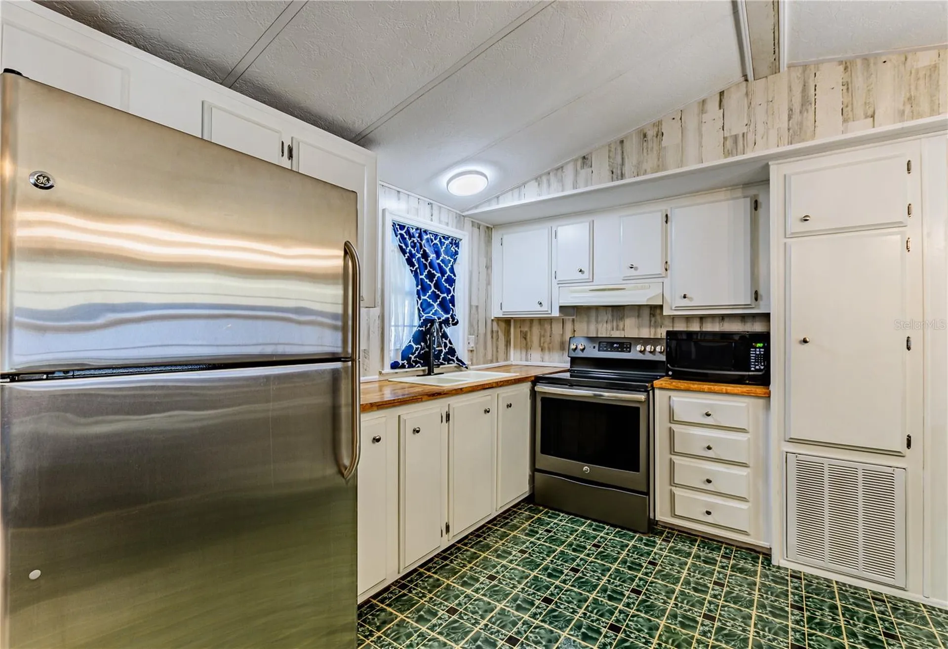 5248 Antigua Drive Zephyrhills FL 33541
