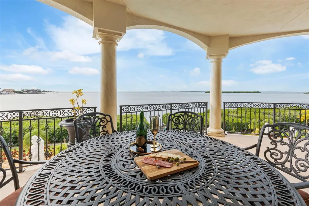 2115 Alexis Court Tarpon Springs FL 34689