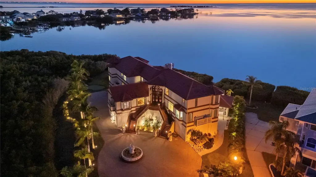 2115 Alexis Court Tarpon Springs FL 34689