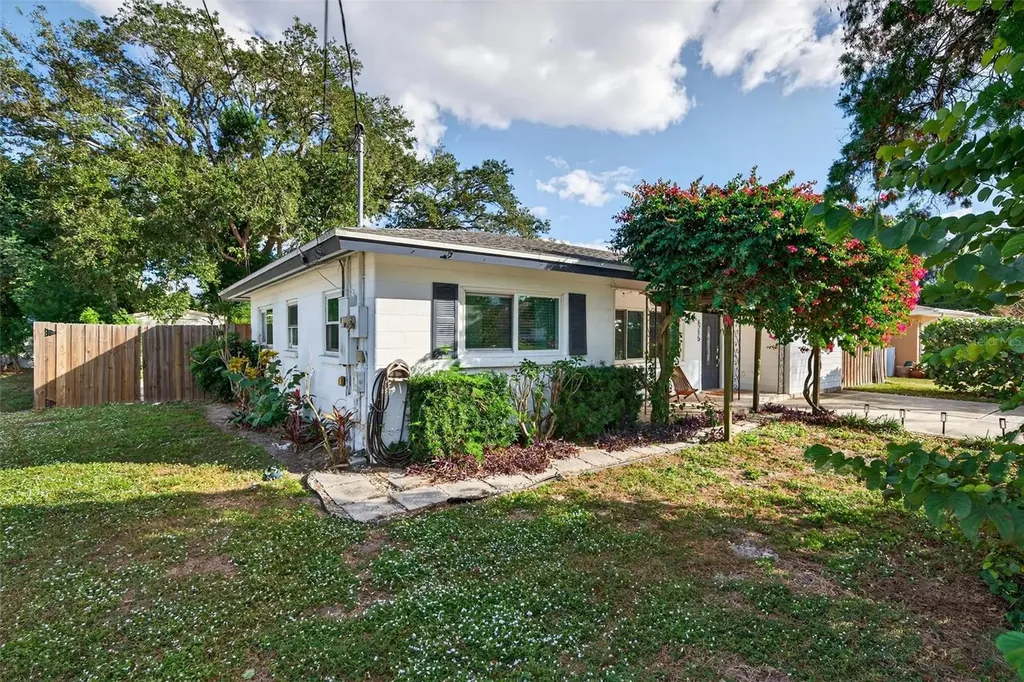 6215 Rodgers Avenue Sarasota FL 34231