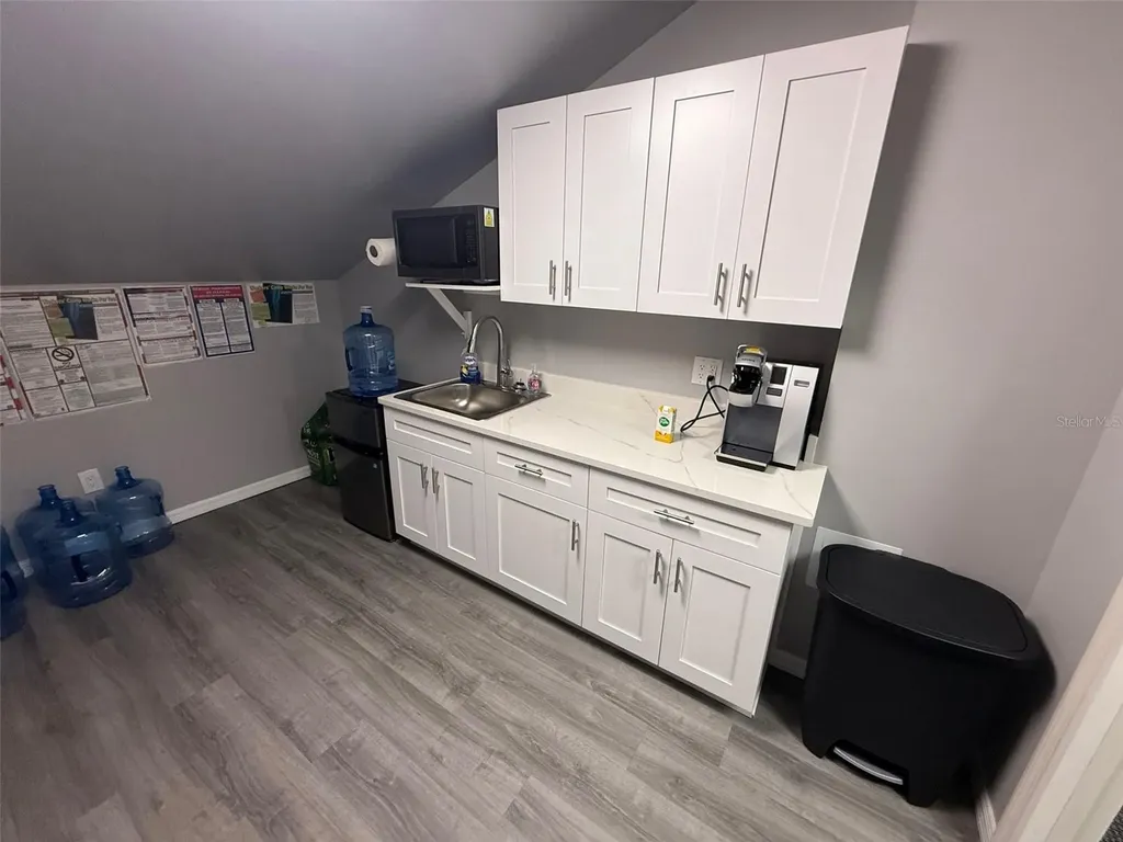 2841 Executive Drive Clearwater FL 33762