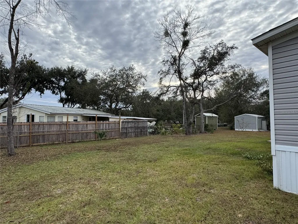 18472 SE 58th Place Ocklawaha FL 32179