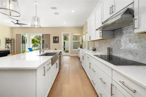 2576 Wood Street Sarasota FL 34237