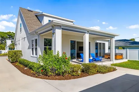 2576 Wood Street Sarasota FL 34237