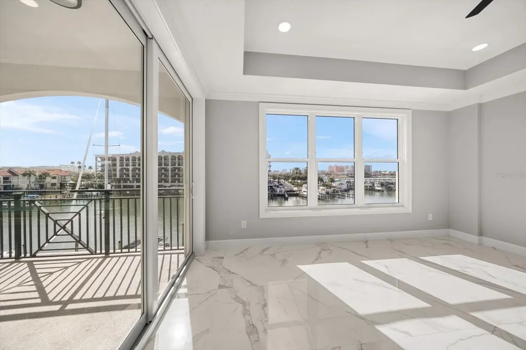 211 Dolphin Point Clearwater FL 33767