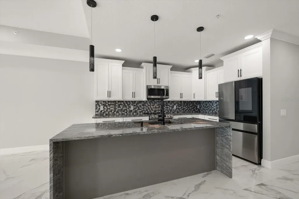 211 Dolphin Point Clearwater FL 33767
