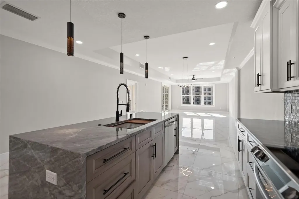 211 Dolphin Point Clearwater FL 33767