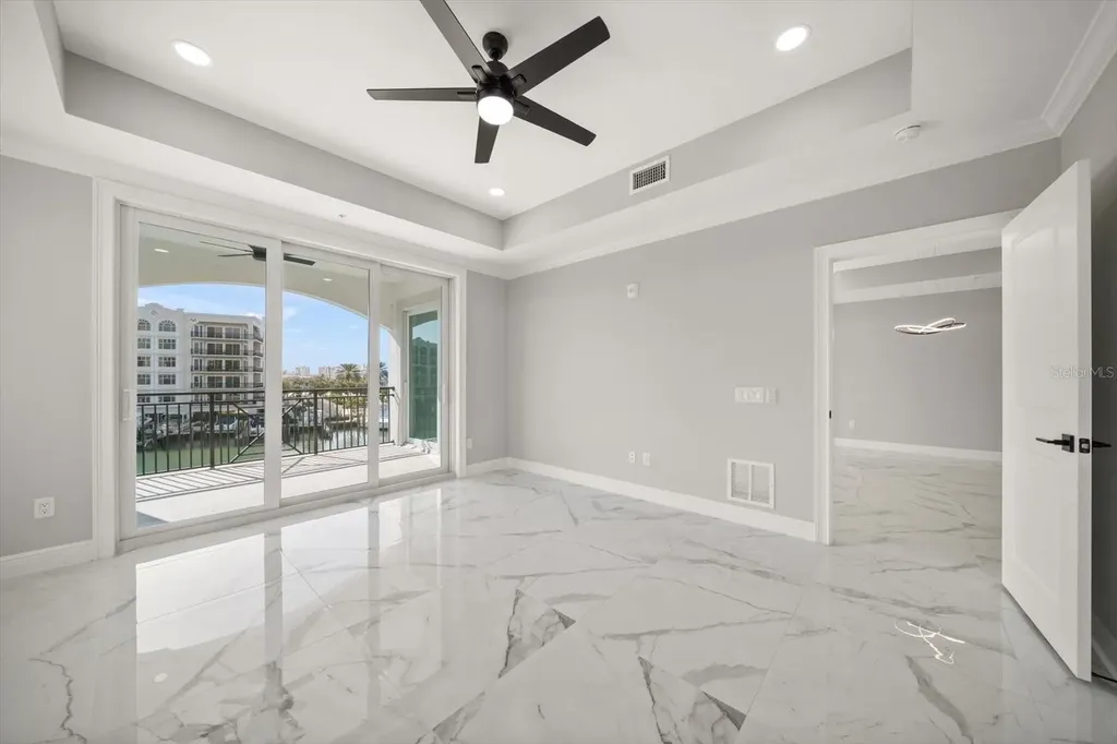 211 Dolphin Point Clearwater FL 33767