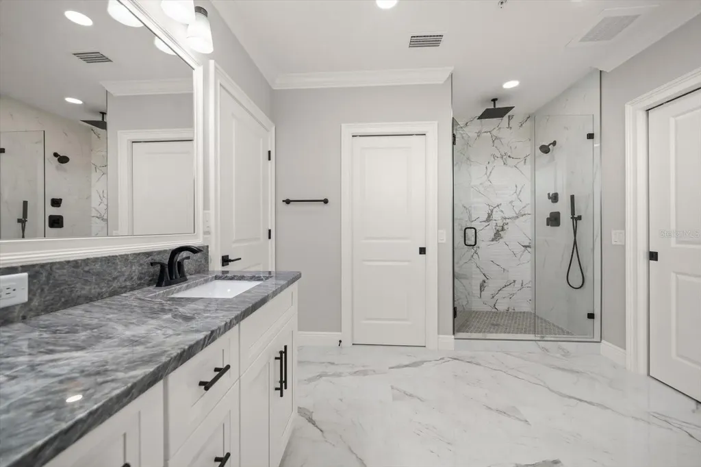 211 Dolphin Point Clearwater FL 33767