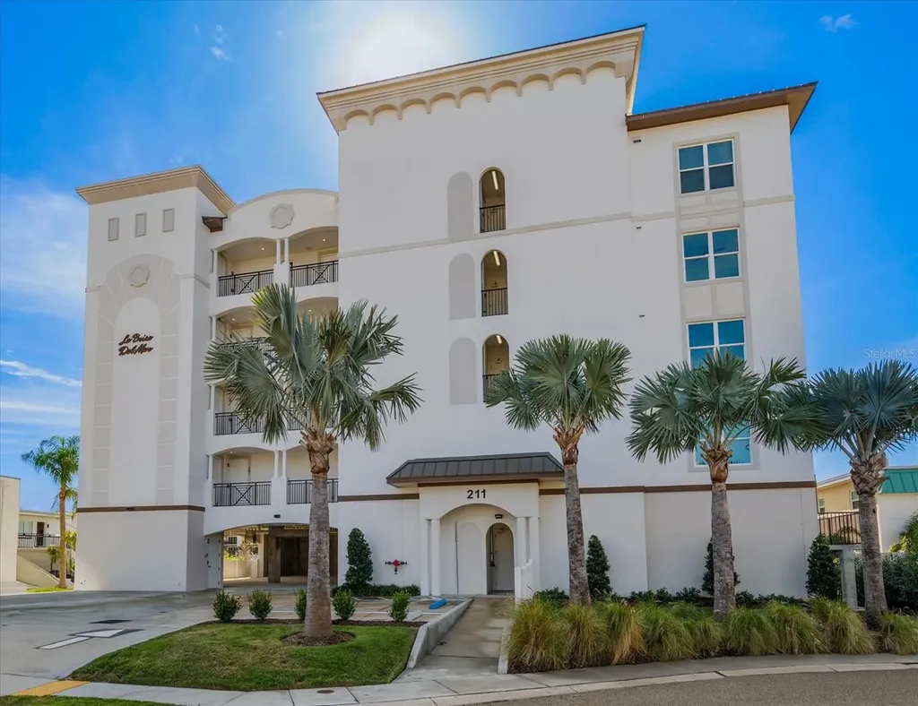 211 Dolphin Point Clearwater FL 33767
