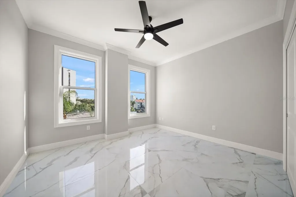211 Dolphin Point Clearwater FL 33767