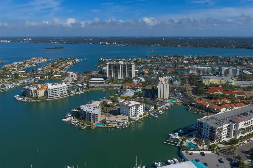 211 Dolphin Point Clearwater FL 33767