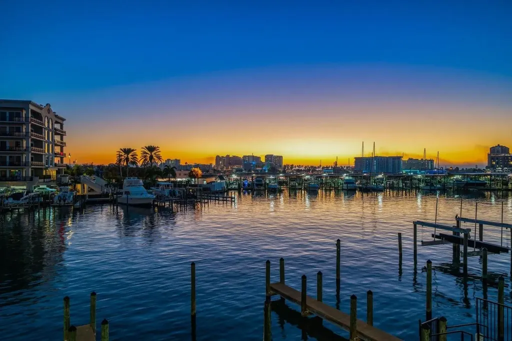 211 Dolphin Point Clearwater FL 33767