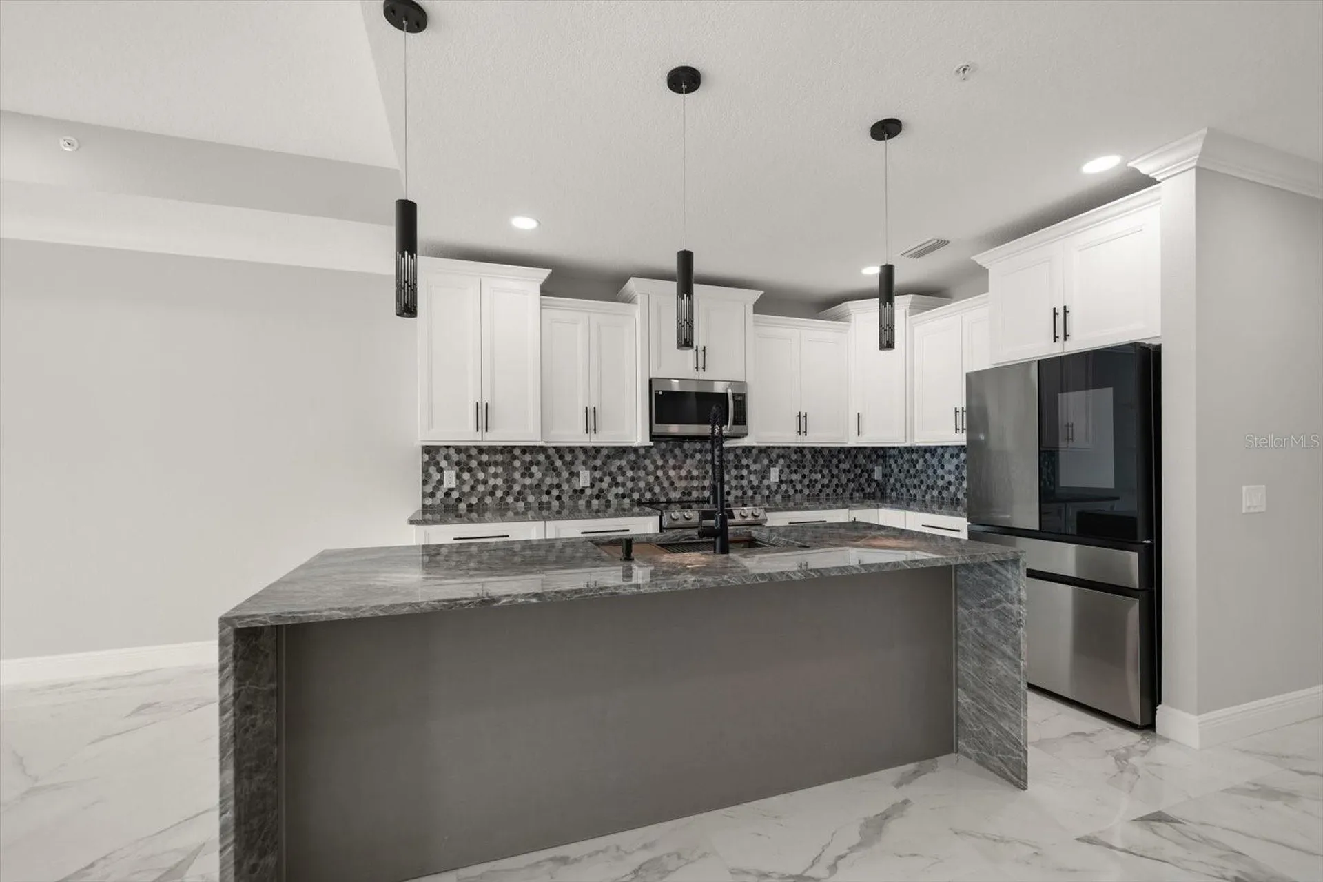 211 Dolphin Point Clearwater FL 33767