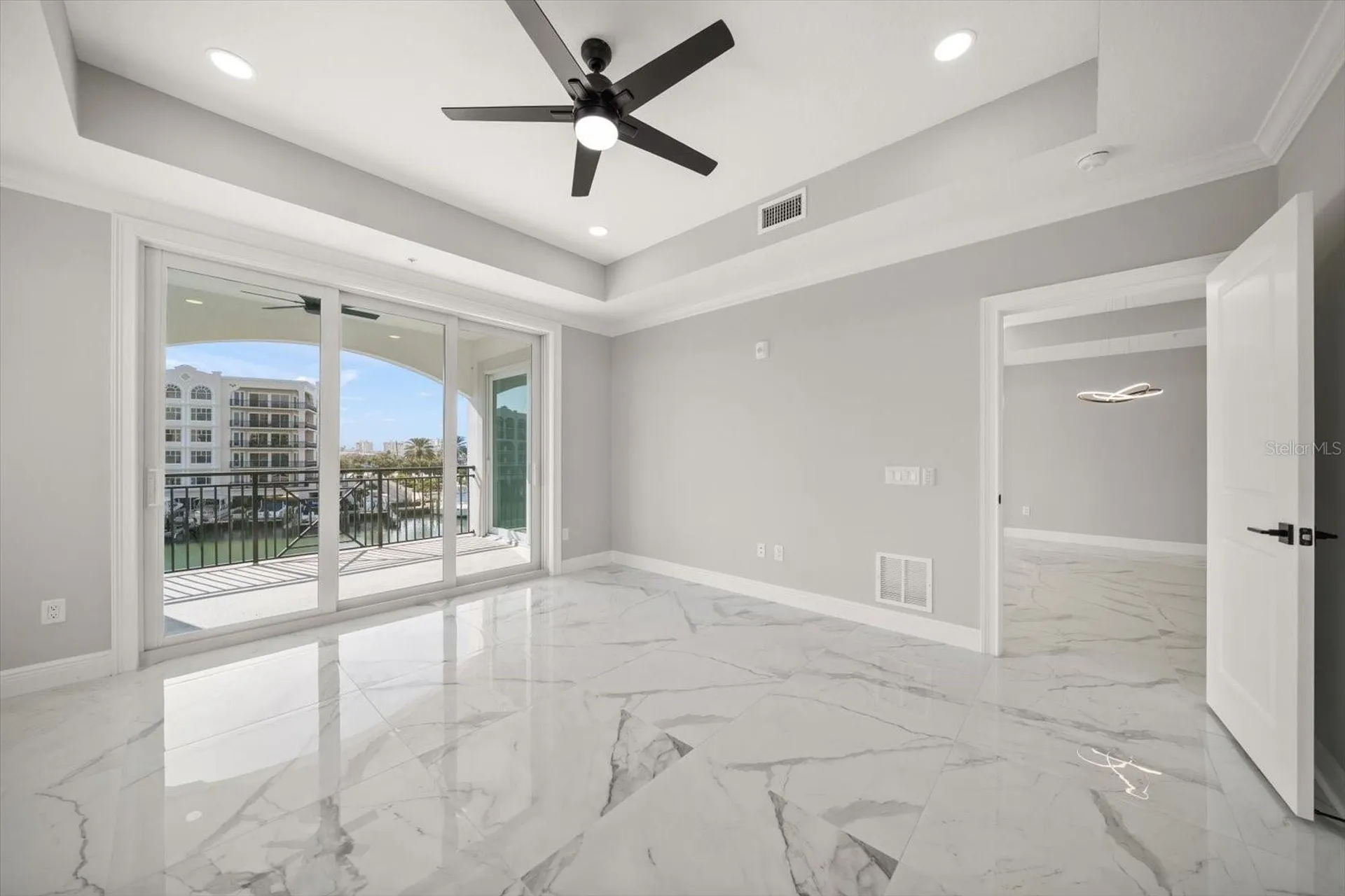 211 Dolphin Point Clearwater FL 33767