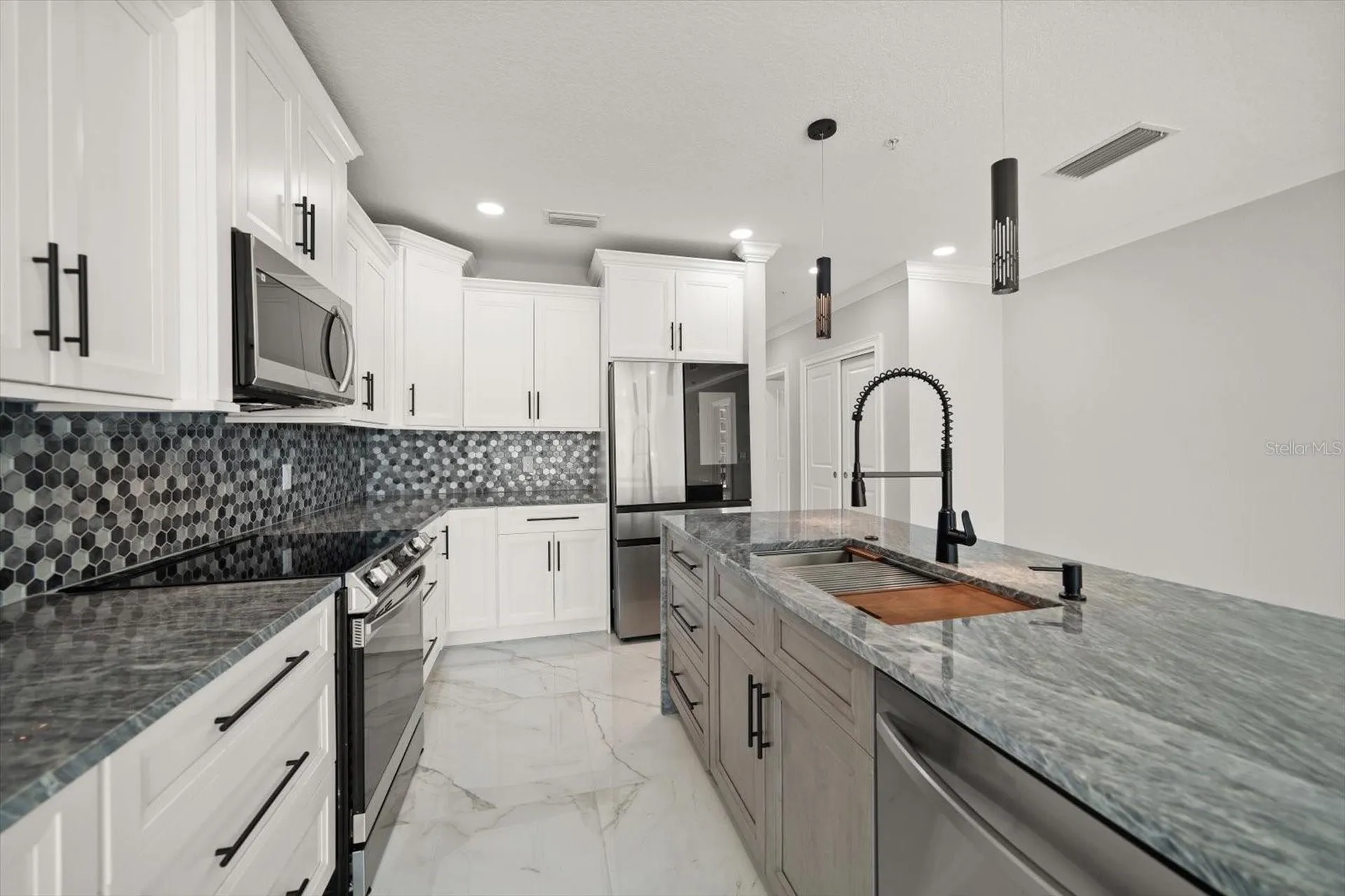 211 Dolphin Point Clearwater FL 33767