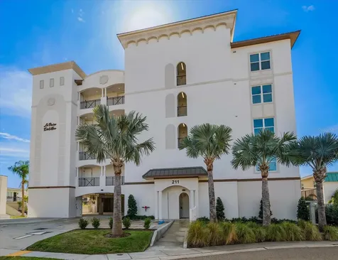 211 Dolphin Point Clearwater FL 33767