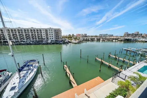 211 Dolphin Point Clearwater FL 33767