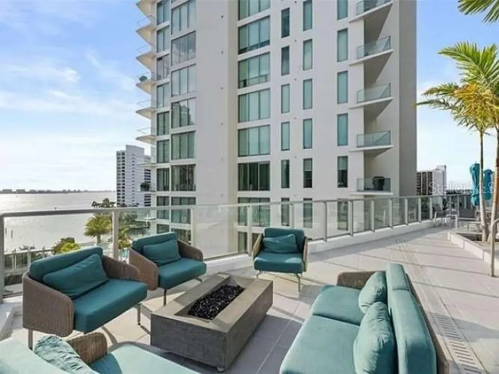 301 Quay Commons Sarasota FL 34236