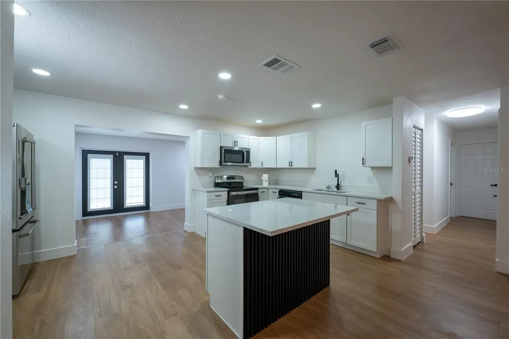 5248 King Street Zephyrhills FL 33542