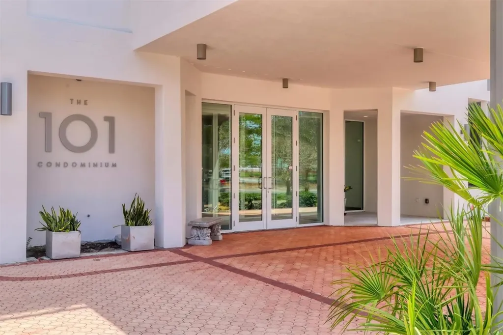 101 S Gulfstream Avenue Sarasota FL 34236