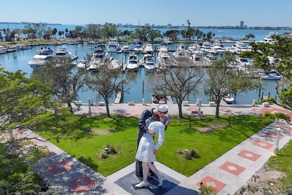 101 S Gulfstream Avenue Sarasota FL 34236