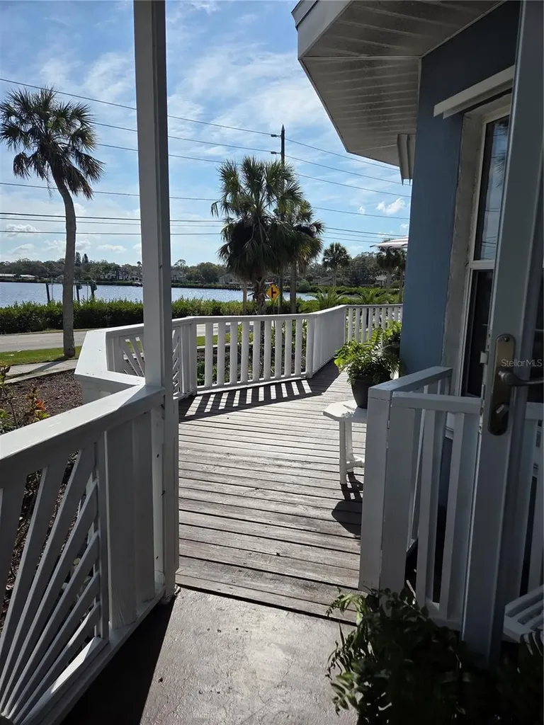 401 Whitcomb Boulevard Tarpon Springs FL 34689