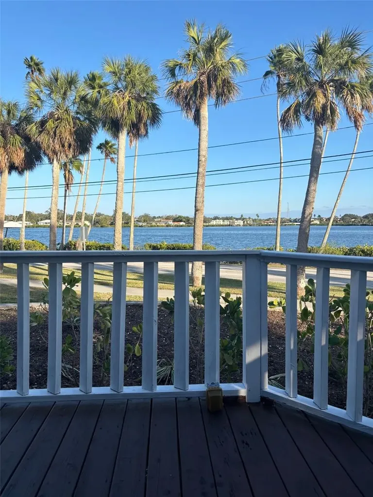 401 Whitcomb Boulevard Tarpon Springs FL 34689