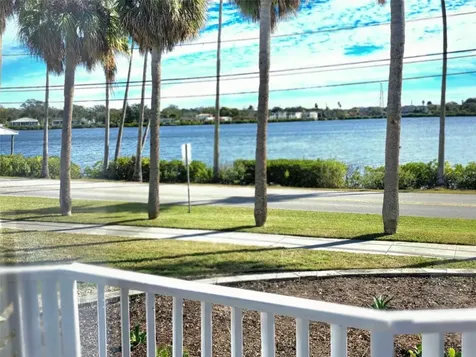 401 Whitcomb Boulevard Tarpon Springs FL 34689