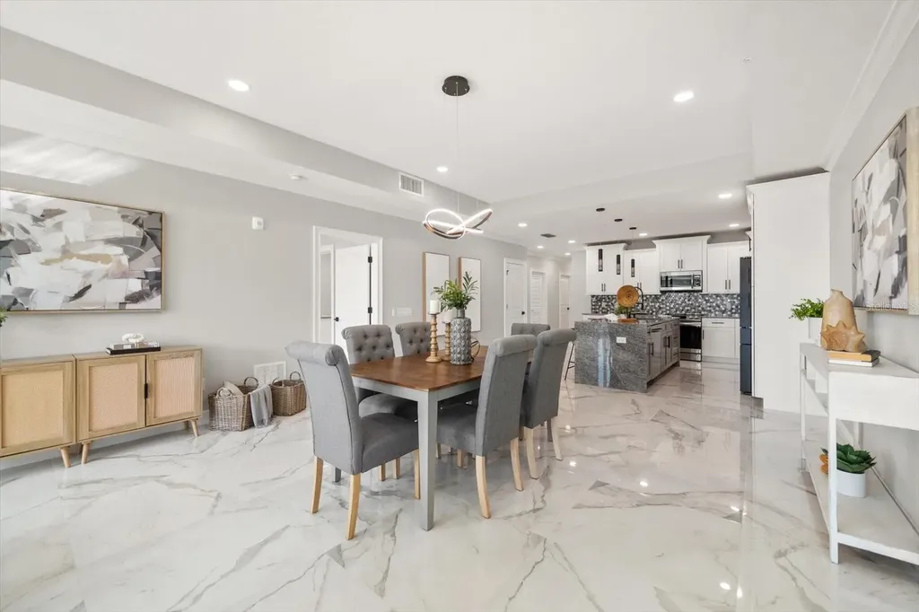 211 Dolphin Point Clearwater FL 33767