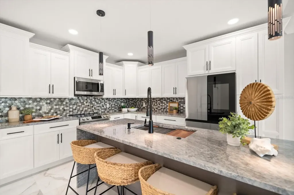 211 Dolphin Point Clearwater FL 33767