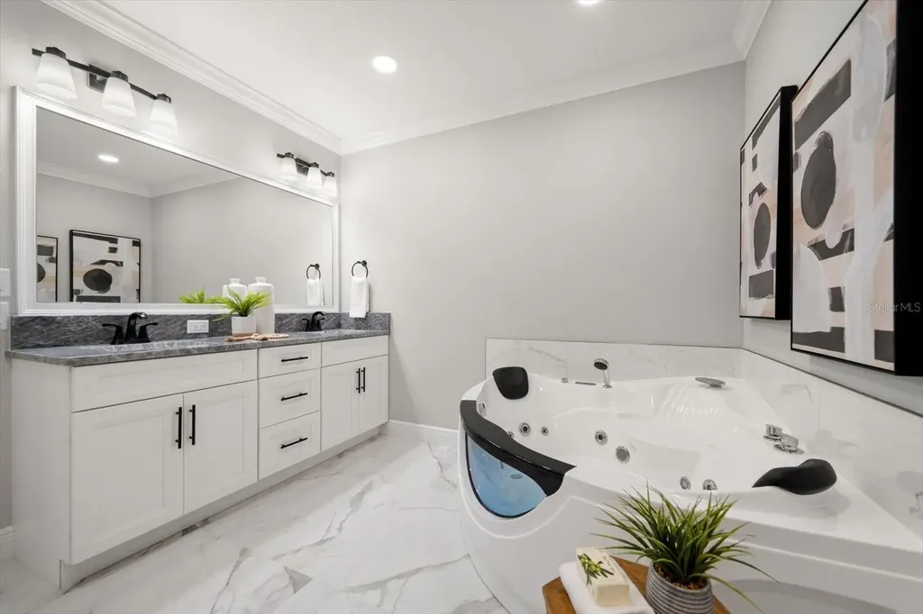 211 Dolphin Point Clearwater FL 33767