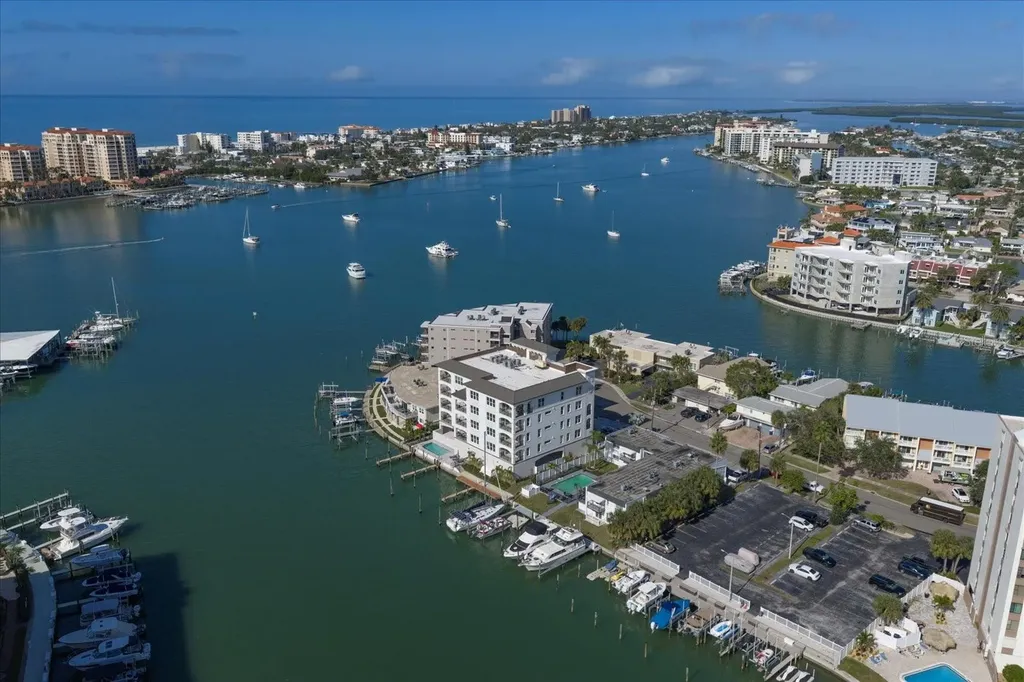 211 Dolphin Point Clearwater FL 33767