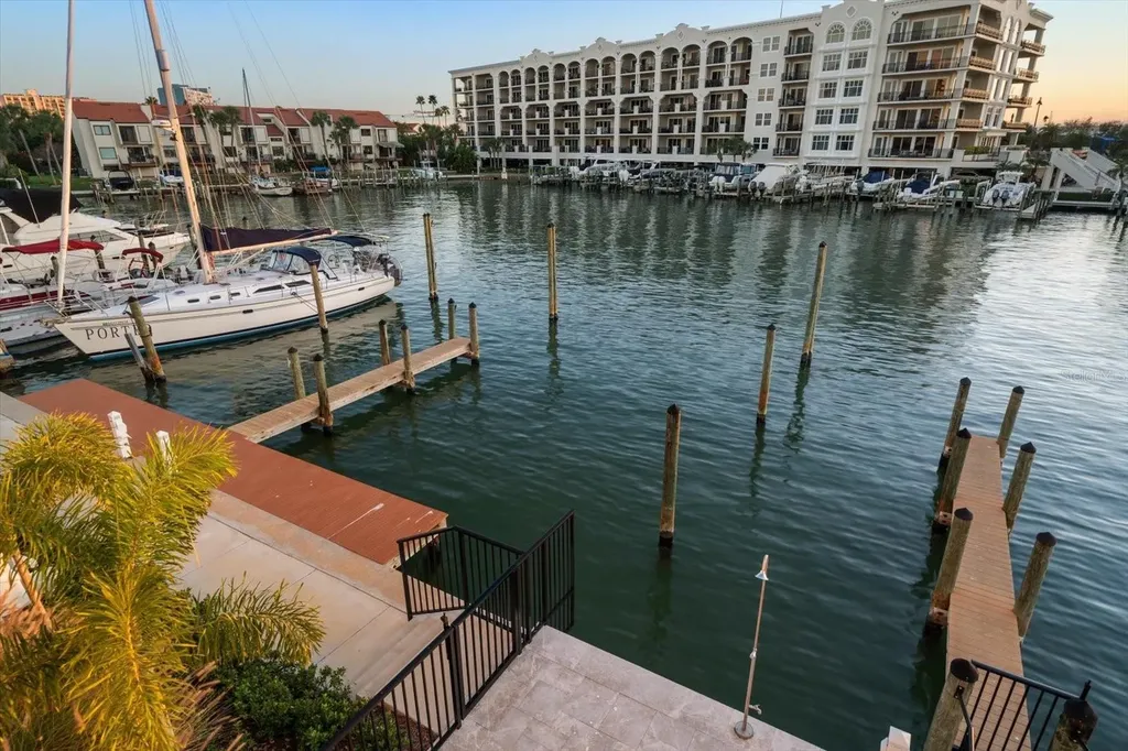 211 Dolphin Point Clearwater FL 33767