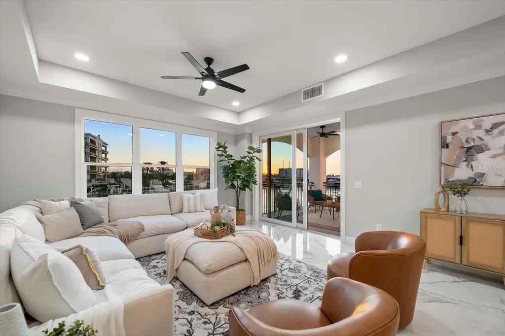 211 Dolphin Point Clearwater FL 33767