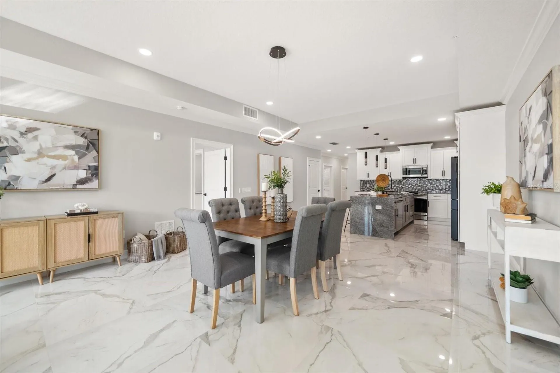 211 Dolphin Point Clearwater FL 33767