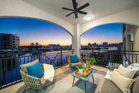 211 Dolphin Point Clearwater FL 33767