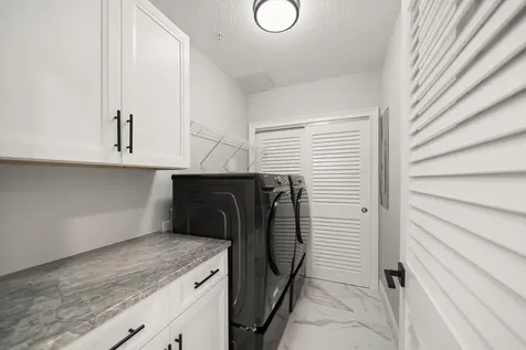 211 Dolphin Point Clearwater FL 33767