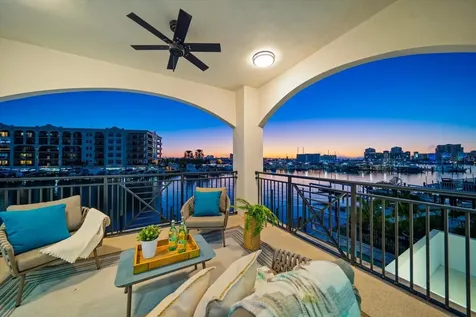 211 Dolphin Point Clearwater FL 33767