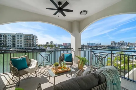 211 Dolphin Point Clearwater FL 33767