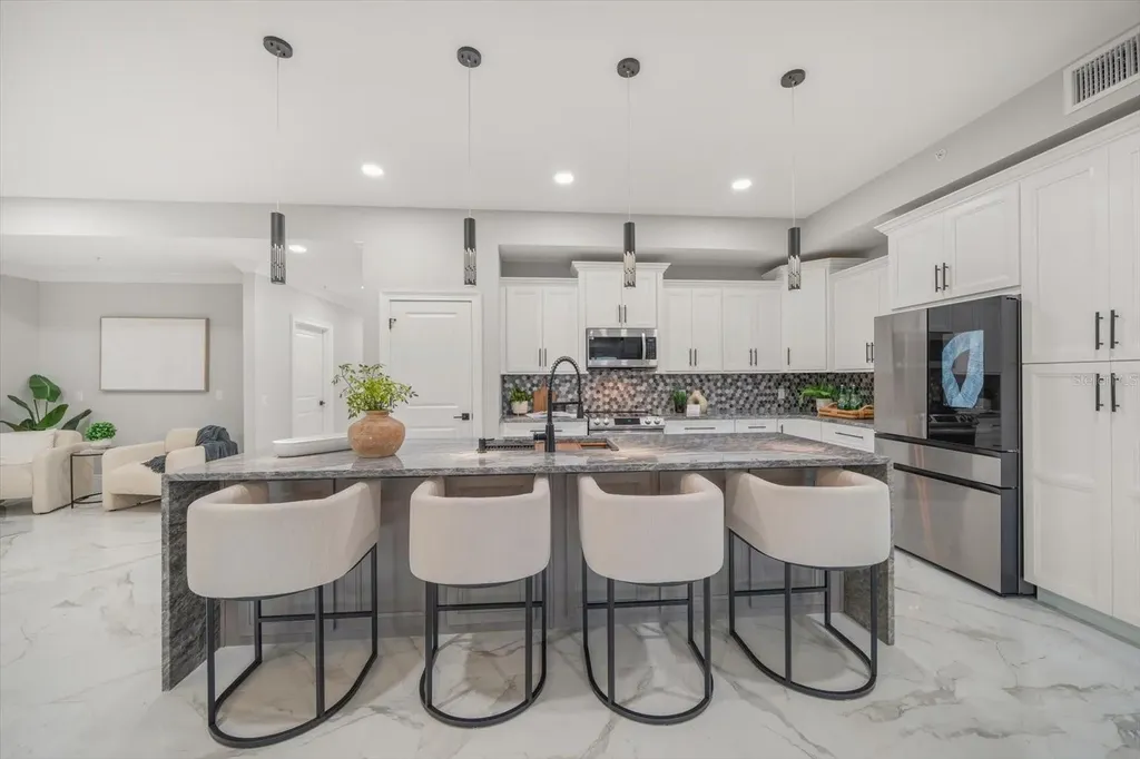 211 Dolphin Point Clearwater FL 33767