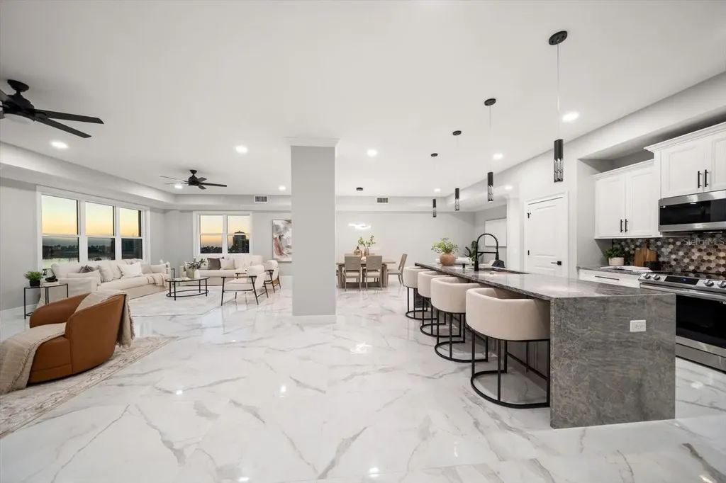 211 Dolphin Point Clearwater FL 33767