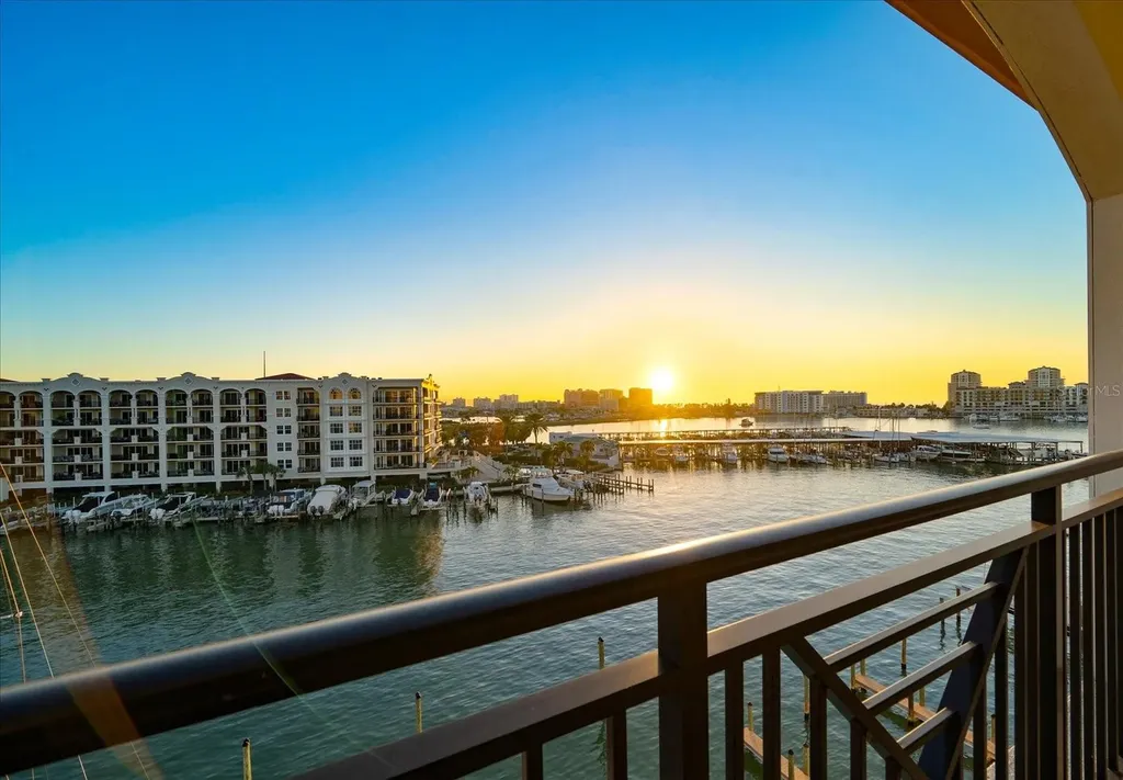 211 Dolphin Point Clearwater FL 33767